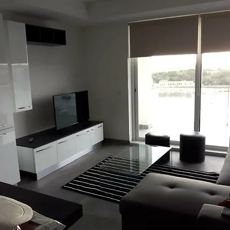 8 Apartment